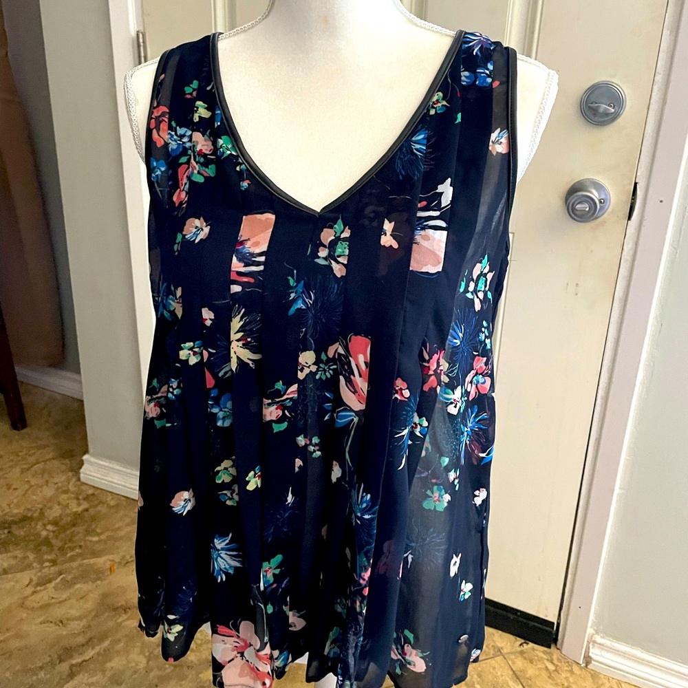 Floral ❤️ flirty blouse